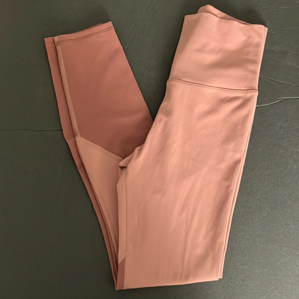 Vuori color blocked leggings in like new condition size XS